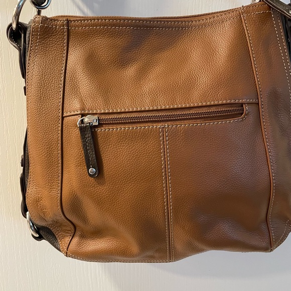 Tignanello Tan/brown Leather Shoulder Bag with adjustable strap - Picture 4 of 10